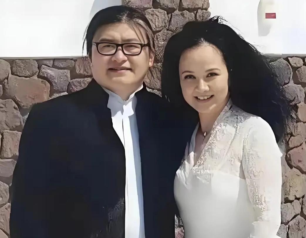 刘欢的婚姻评论区都在埋怨刘欢的妻子卢璐，刘欢熬夜创作，吃一碗方便面，还要自己