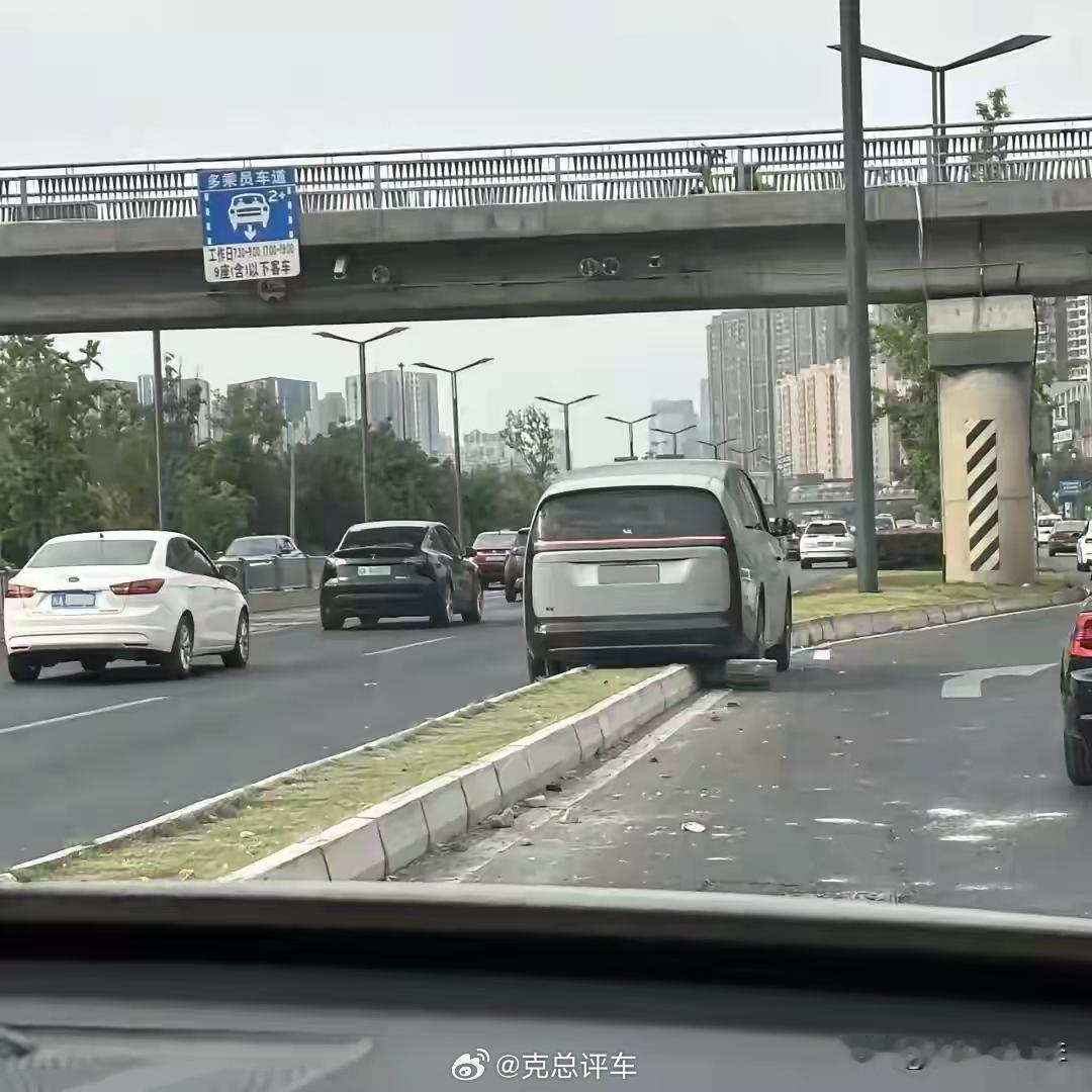 理想MEGA不愧是真高铁…公路高铁理想mega理想​​​
