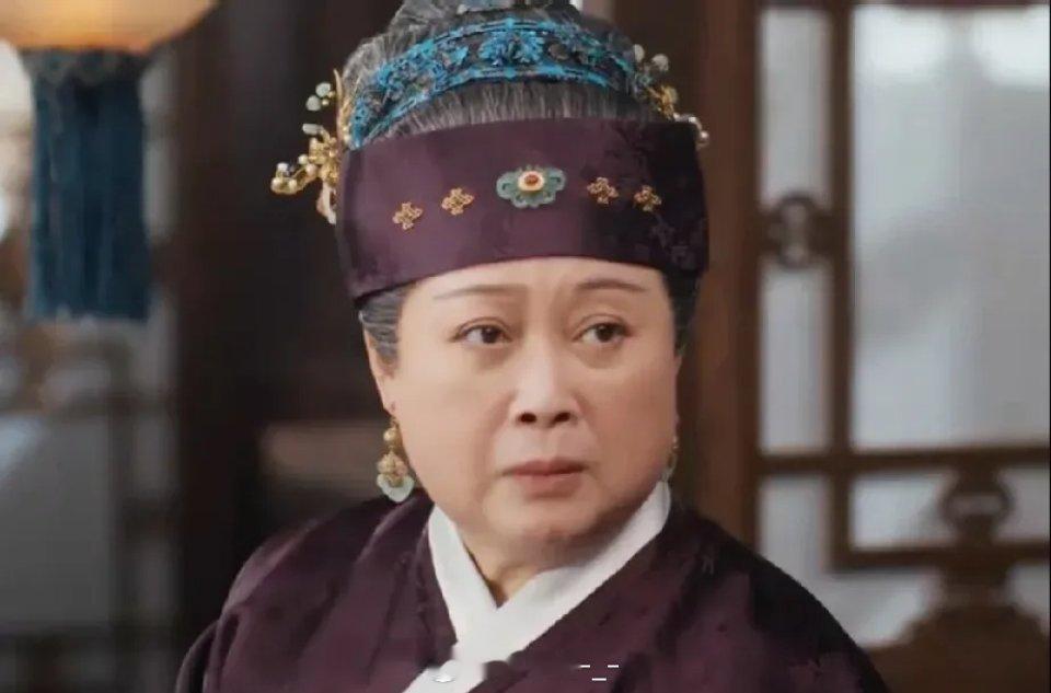 《雁回时》庄仕洋毒杀父亲时有人看见了，这个人还在庄府就是庄寒雁第一次回家后去拜见