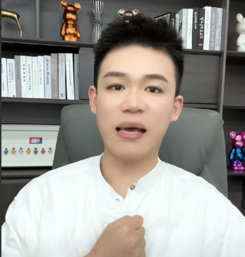 熟悉的画面和感觉又来了！《草珊瑚官方旗舰店》宣布不再与孟贺合作！前几天，孟贺