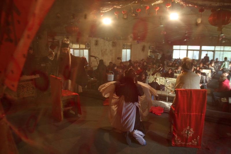 奇迹，老人奄奄一息，剩下最后一口气，家人急忙给他穿上寿衣，突然老人清醒坐起来，把