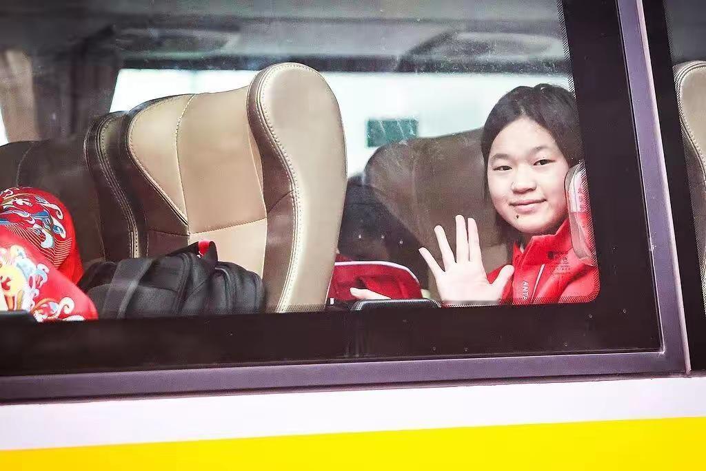 全红婵赢了，全运会的首金被全红婵拿捏了。11月2日这天，对于全红婵来说是个挑