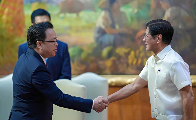中方驻菲大使离任仪式上，小马科斯态度大变，一句话令现场菲军高官暗自心惊！9月25
