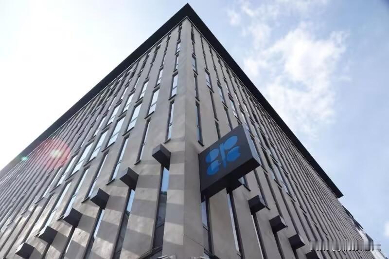 阿联酋正式退出欧佩克，全球石油格局生变！当地时间4月28日，阿联酋官宣重磅决