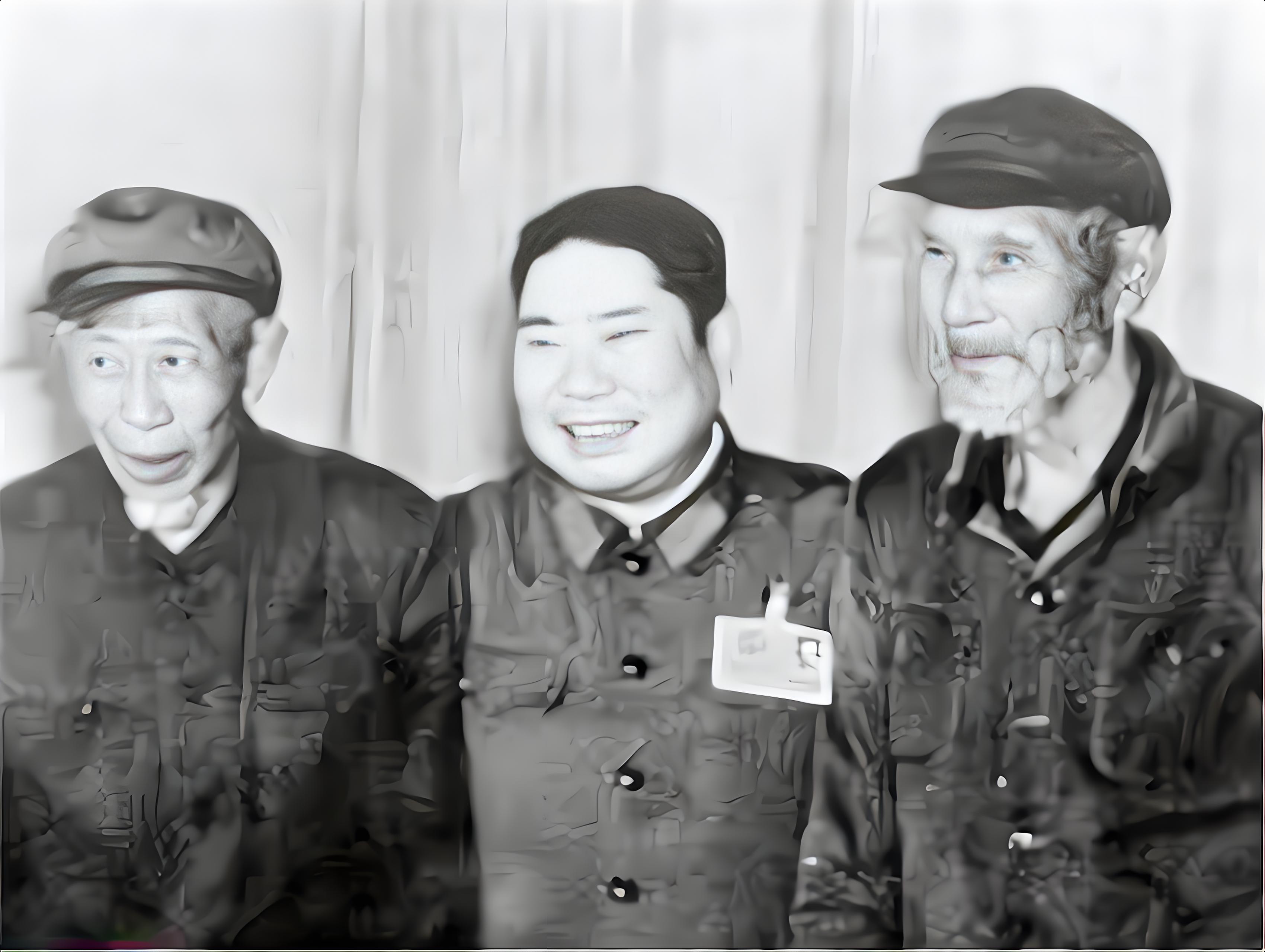 1973年，杨得志下乡看望老战友，却发现他没钱看病，县委解释说：“他是特务，不治