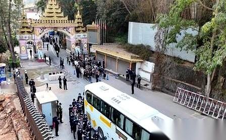 别以为果敢四大家族倒了，缅北高墙里的罪恶就跟着清零了。现在的真实情况是：如果你推开缅北某个电诈园区的