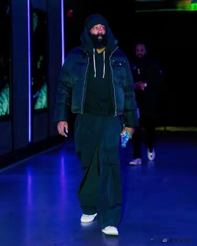 ESPN真是睁眼说瞎话！明天快船将会在客场挑战太阳，今天ESPN对于明天这场比赛