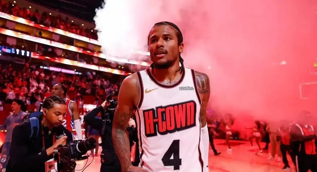 28分钟。火箭用一次“仓促”的甩卖，完成了本赛季最精明的一次算计。他们把杰