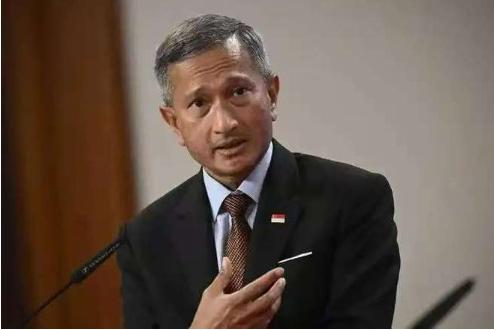 新加坡急了。在东盟的会上，外长几乎是拍着桌子，让中国“尊重”马六甲的地位