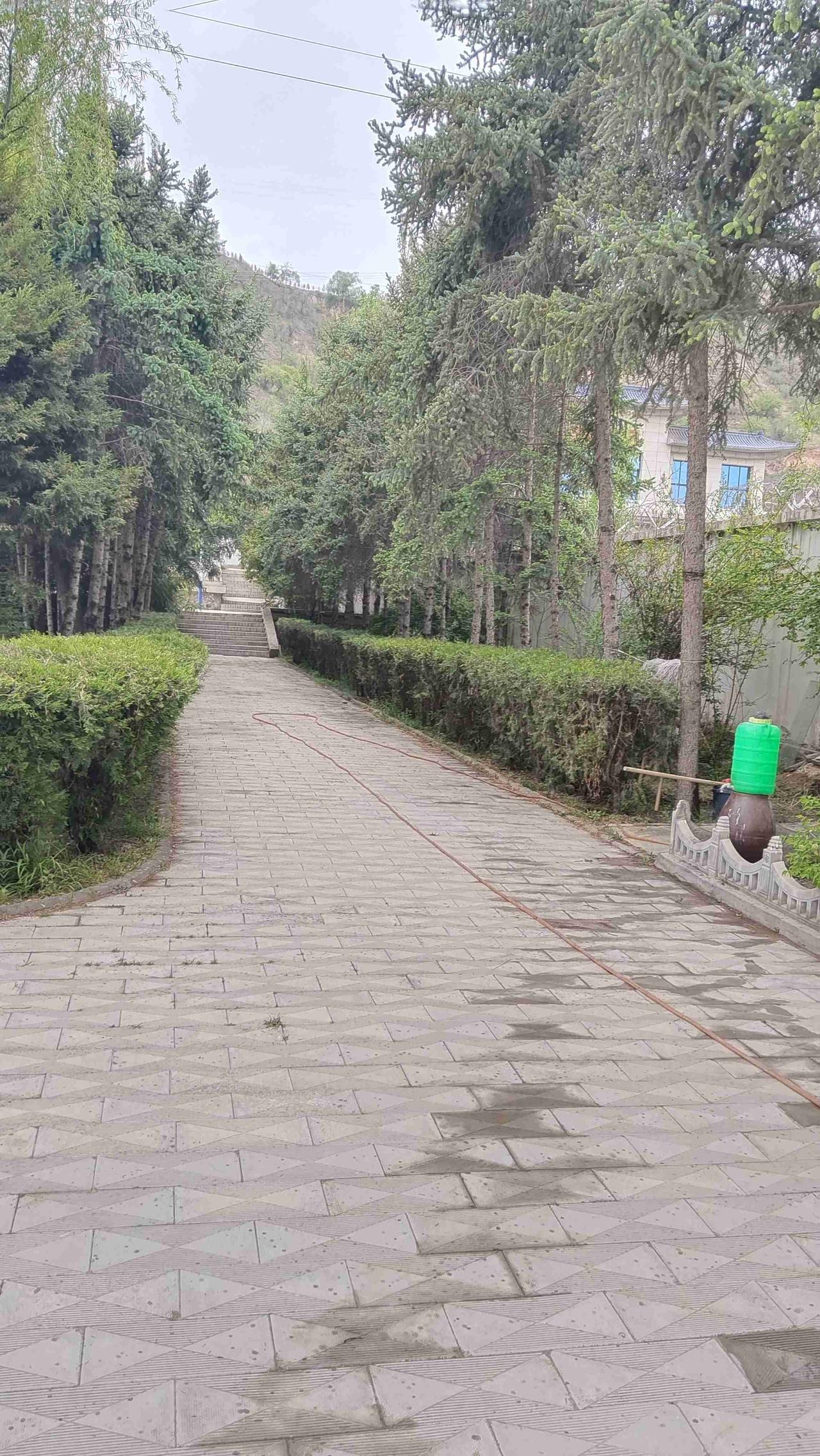 我的今日状态：😁轻松愉快我这里的天气：🌧下雨五一节一家人在这里煮肉炒菜……