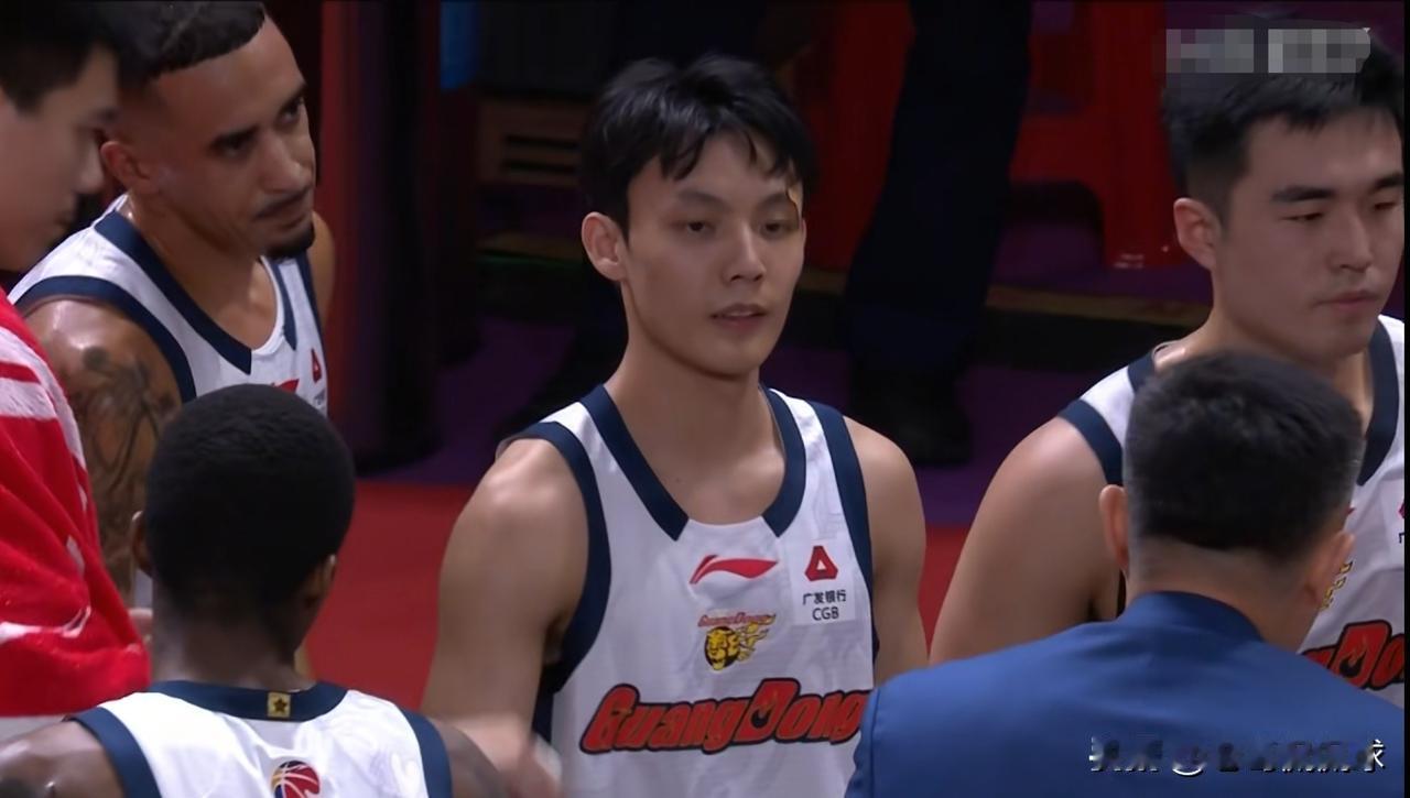 随着广东东阳光在客场以93：85战胜广州朗肽海本，这样的话广东东阳光就在新赛季取