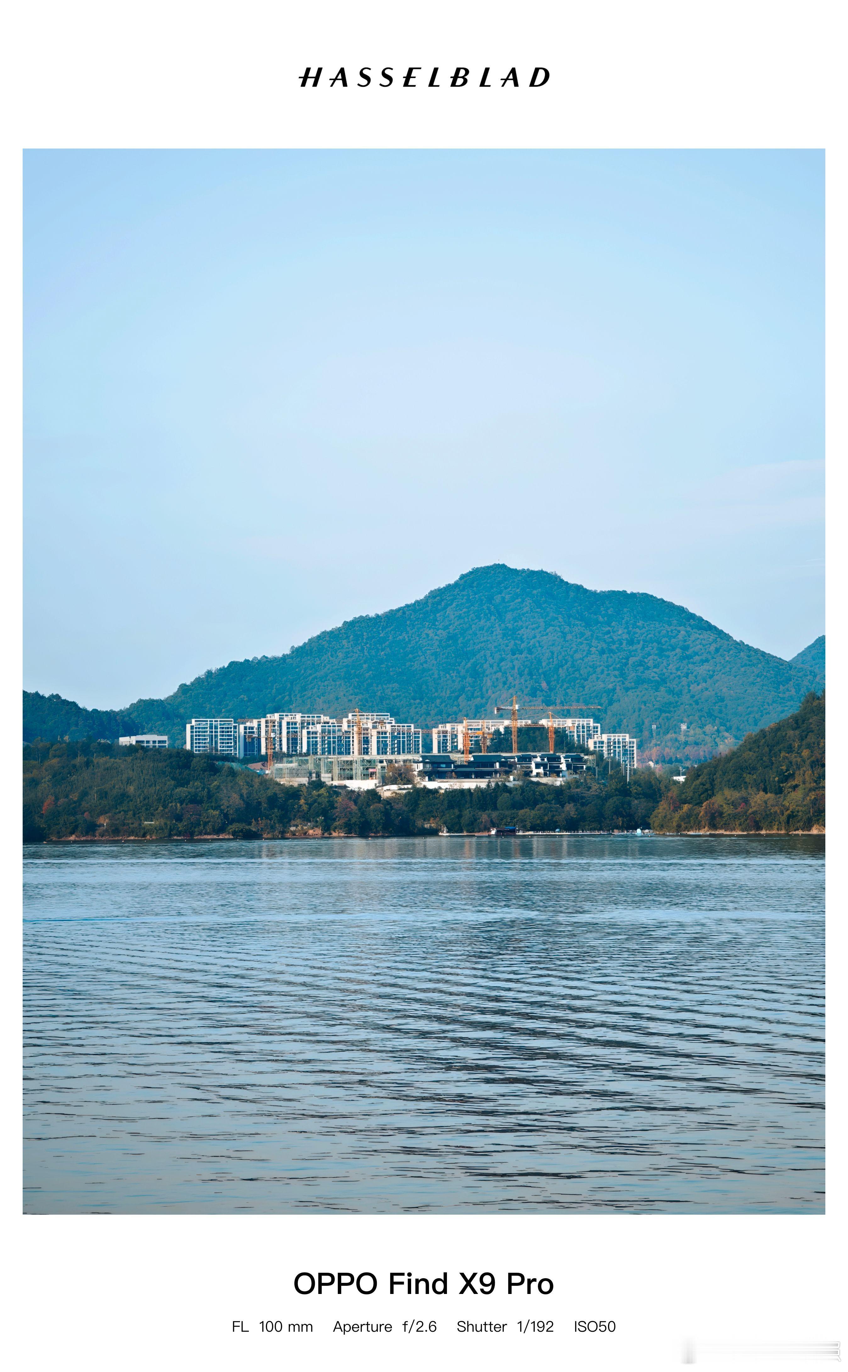 早起瞎逛的收获湖边晨雾还没散干净，随手拍的水纹裹着日出的光（这橘子色是真透亮）