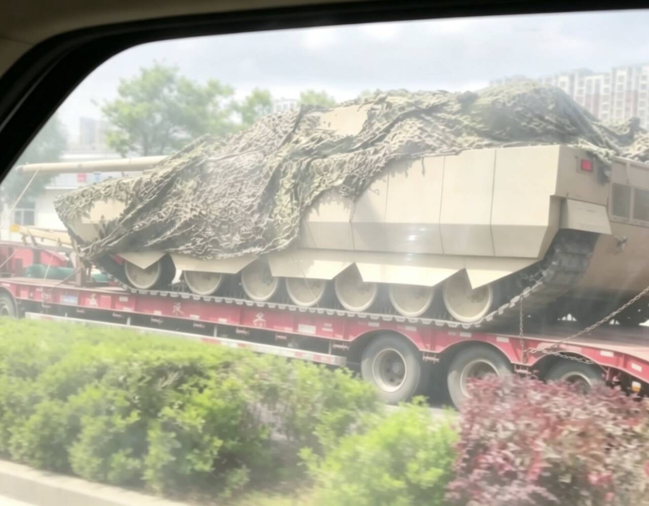 老中的重型四代坦克图片[并不简单]七对轮+低矮的无人炮塔[墨镜]图源B站烽火