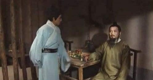 692年，来俊臣诬告狄仁杰谋反，武则天将狄仁杰下狱，让来俊臣来审问他。谁知，来俊