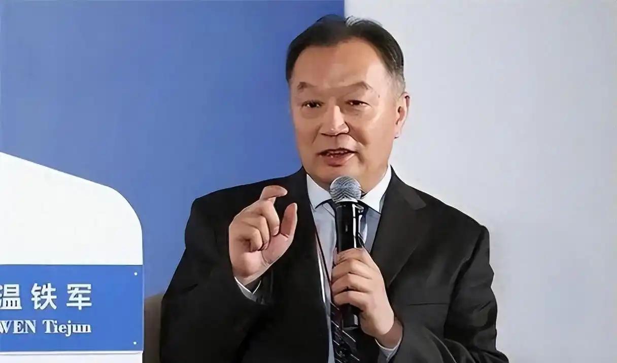 这才是真专家！温铁军曾在采访中表示：“农民本来花30万就可以盖栋3层楼，