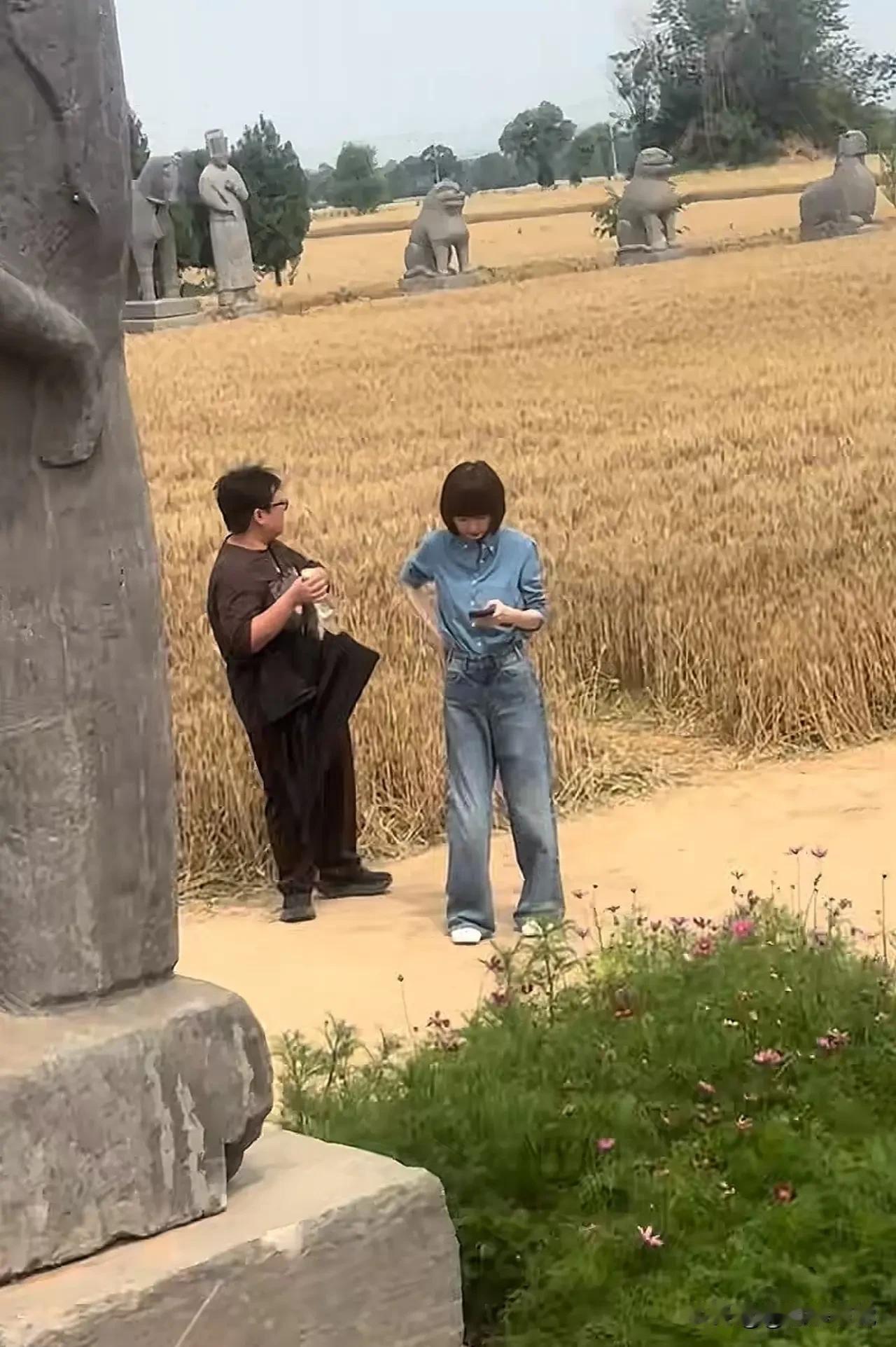 老天呐，差点没认出来，真人好瘦呀！