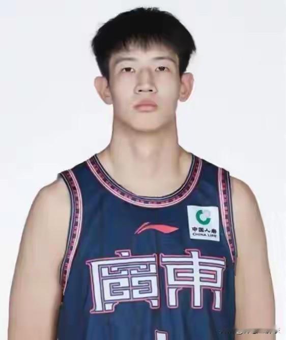 一直传广东男篮又一个希望之星黄明依离队，但是还没有确切离队声明，虽然没有正式离队