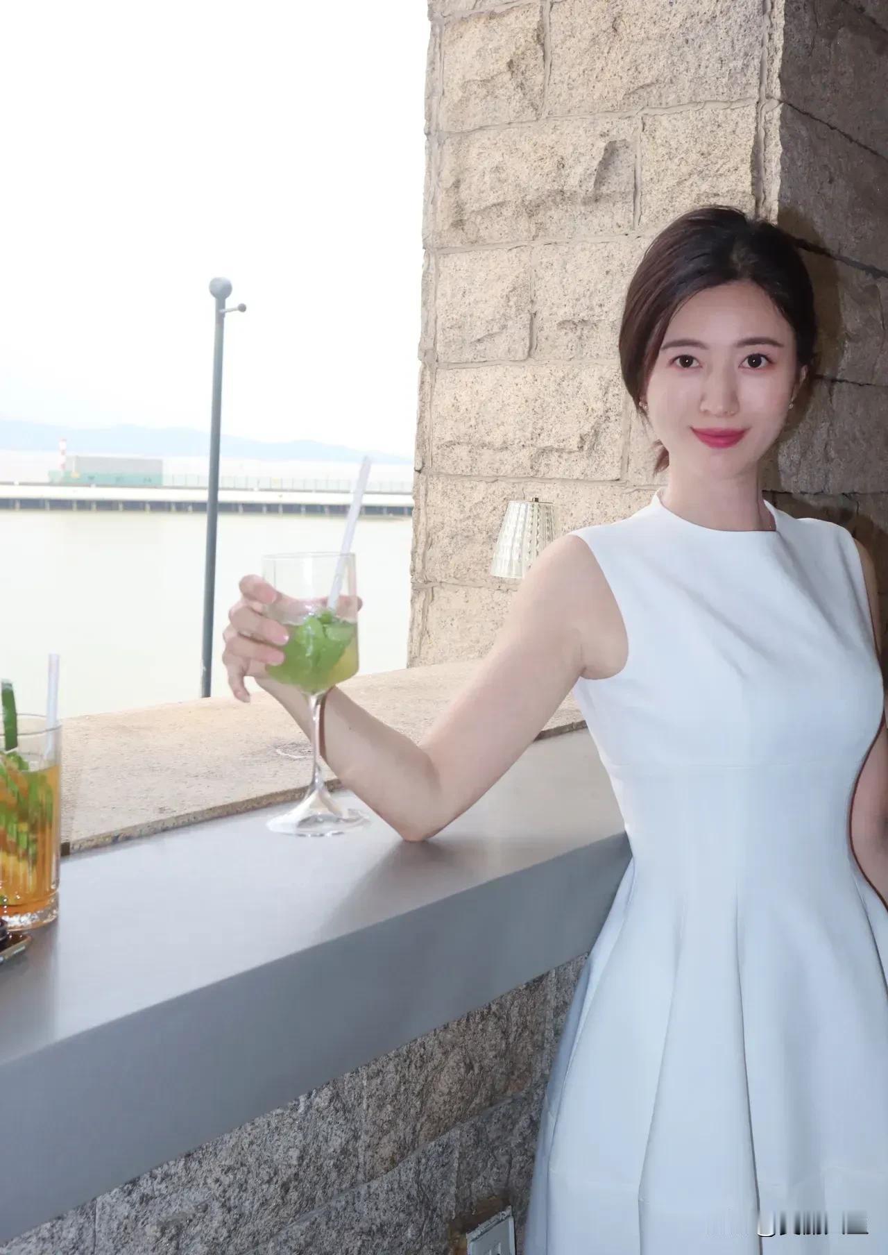 养马岛是大自然赐予我们的礼物，是我心中最难忘的旅行回忆。它让我知道，原来旅行的