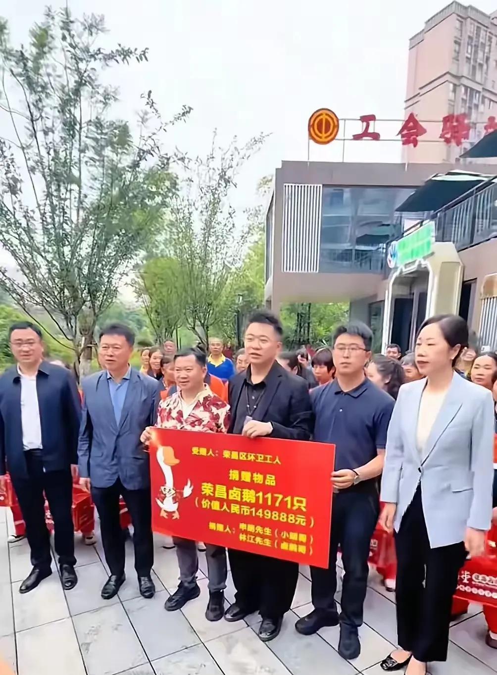这个是今天看到的最有意思的一段话：高洪波在国安队和国足踢球时，就是爱动脑踢球的球