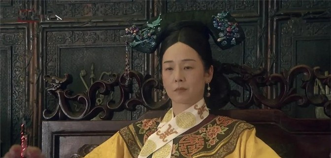 1902年，慈禧脖子上长个毒疮，奇痒无比。太医们都束手无策。然而，李莲英请来一乡