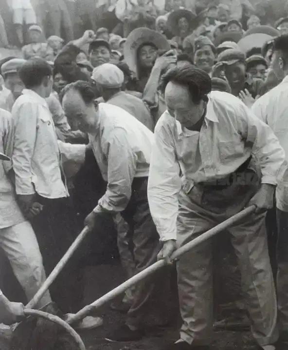 人是怎样一步步废掉的，毛主席给你点明5个罪魁祸首人是怎么一步步走下坡路的，5个信
