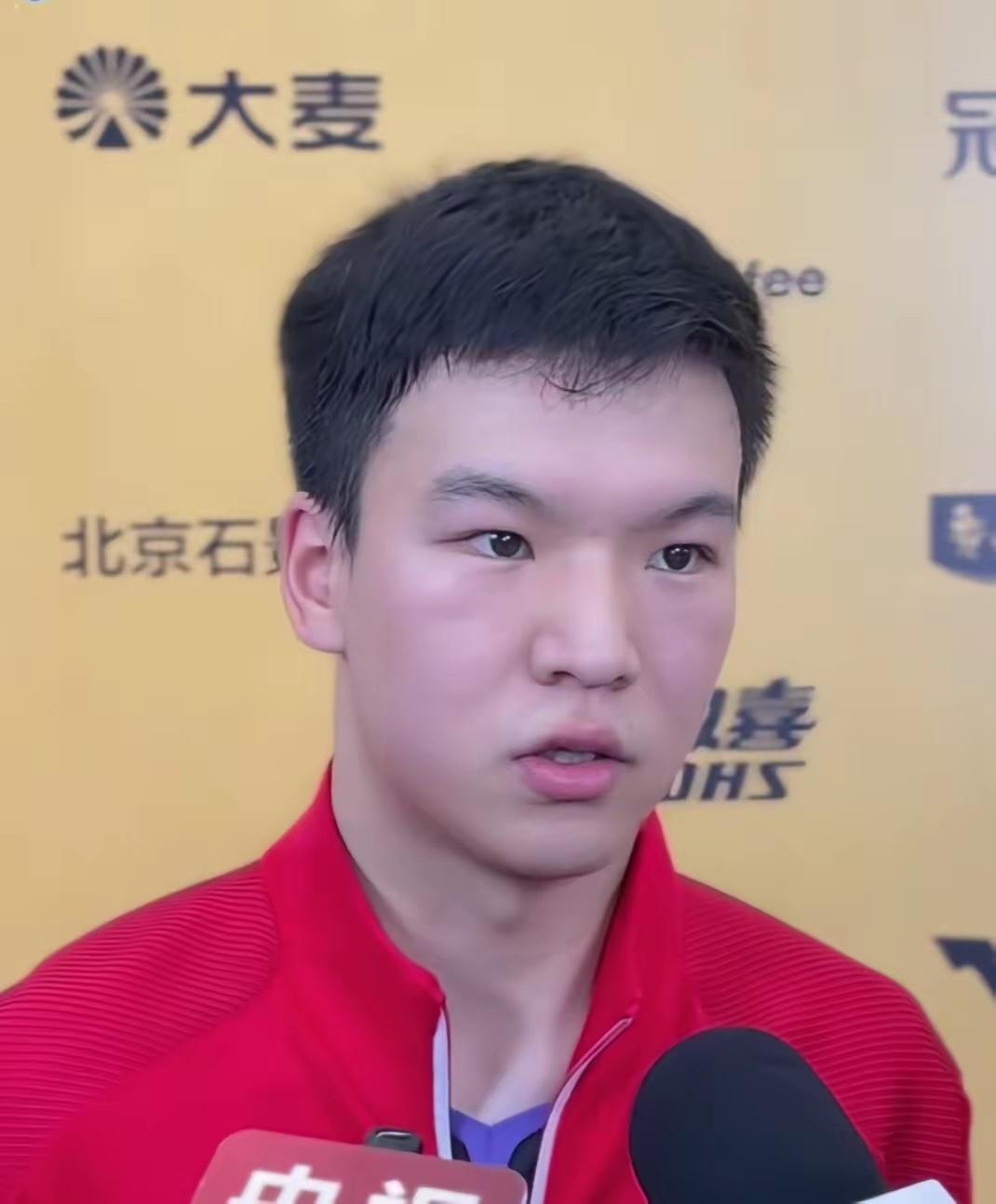 骂教练的，真挺膈应人。向鹏那句没说狠话，就平平讲，输球那晚教练拧瓶盖的手顿了
