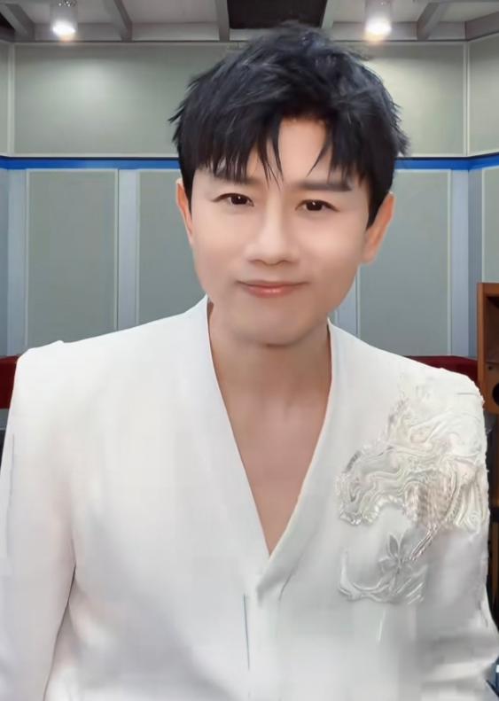 43岁张杰，给所有已婚男人提了个醒，那就是你可以分手，也可以跟别的女人结婚，可一