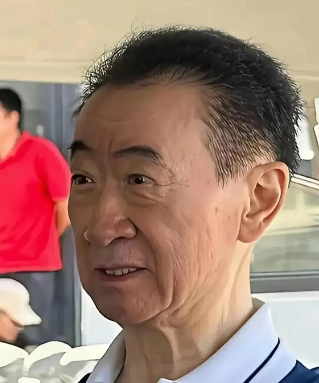 王健林被曝资产只剩百亿，人瘦得脱相，万达还在卖项目还债。另一边王思聪照样晒百万