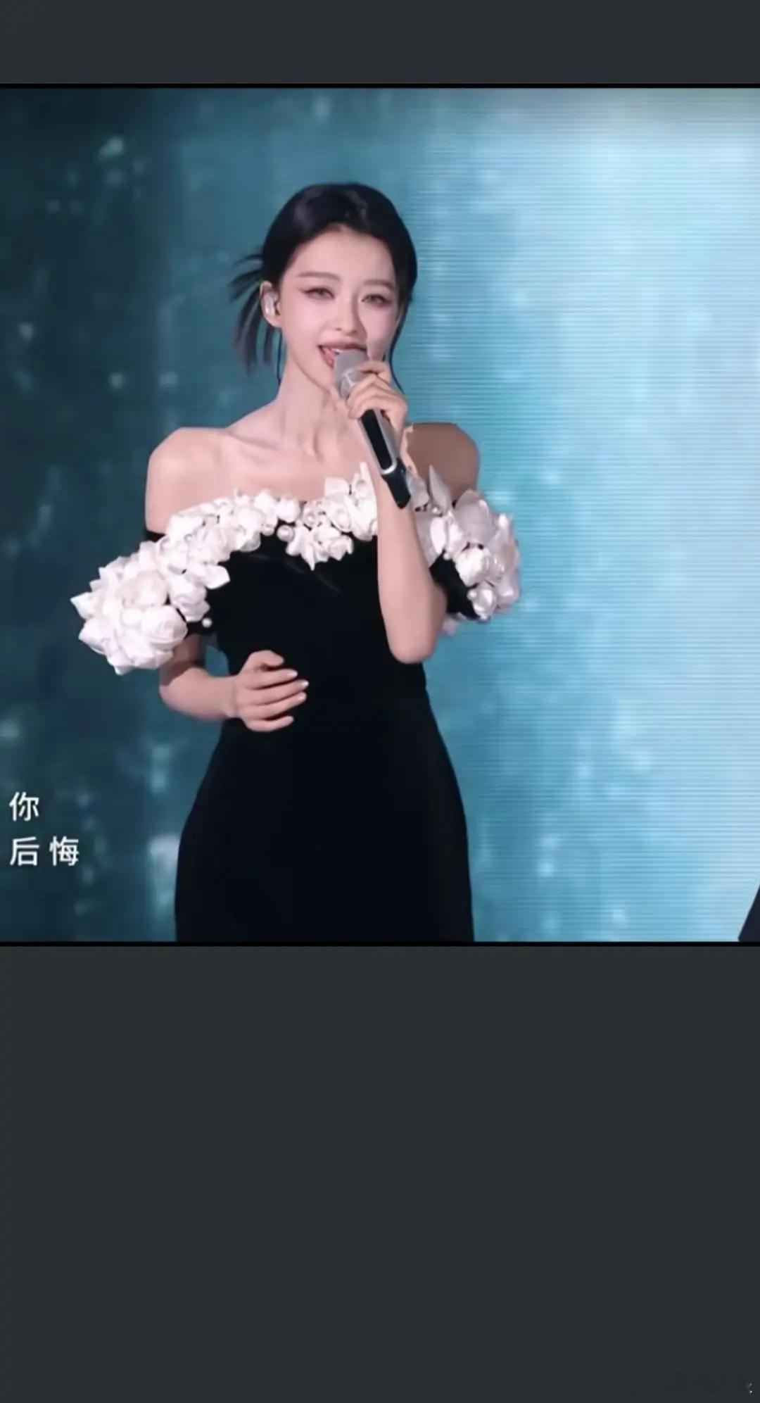 看细节莫名有点心酸，都是同款裙子