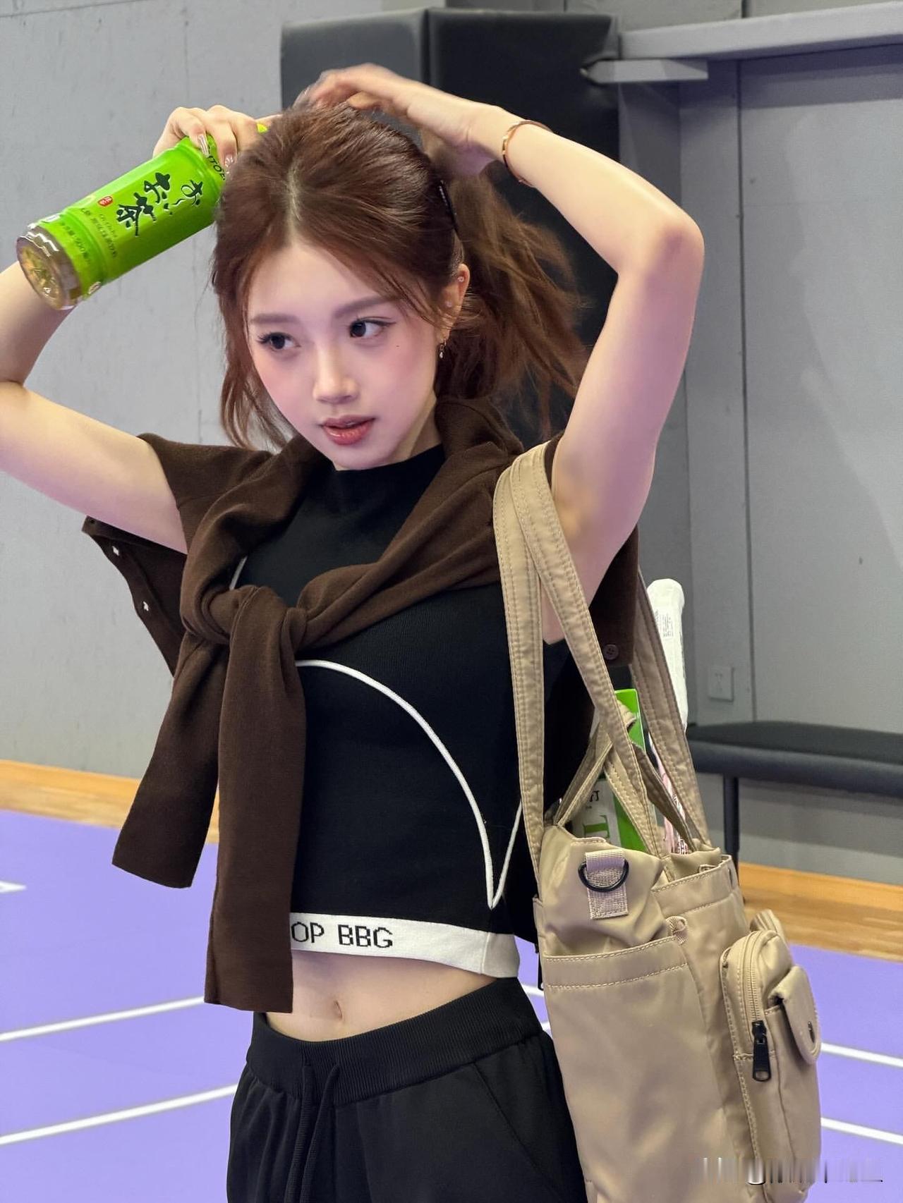 清纯甜美的样子漂亮吗星星之所以美丽，是因为它的某一颗上有一朵看不见的花。沙漠之所