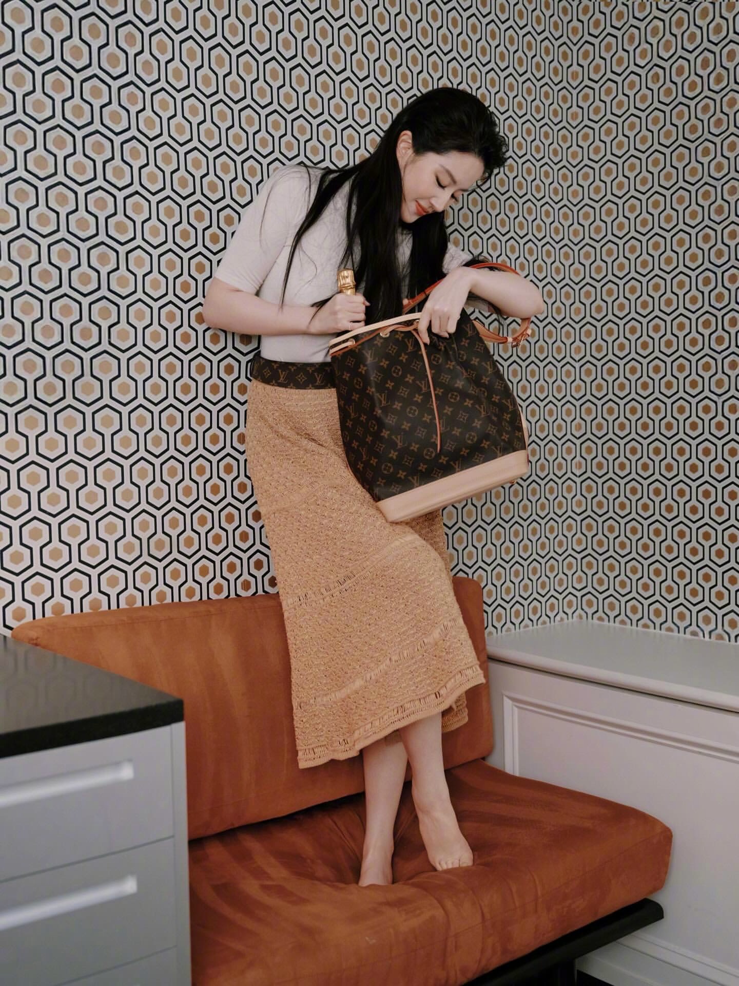 刘亦菲演绎的三套Louisvuitton，优雅俏丽又不失甜美可爱。拍摄于纽约。
