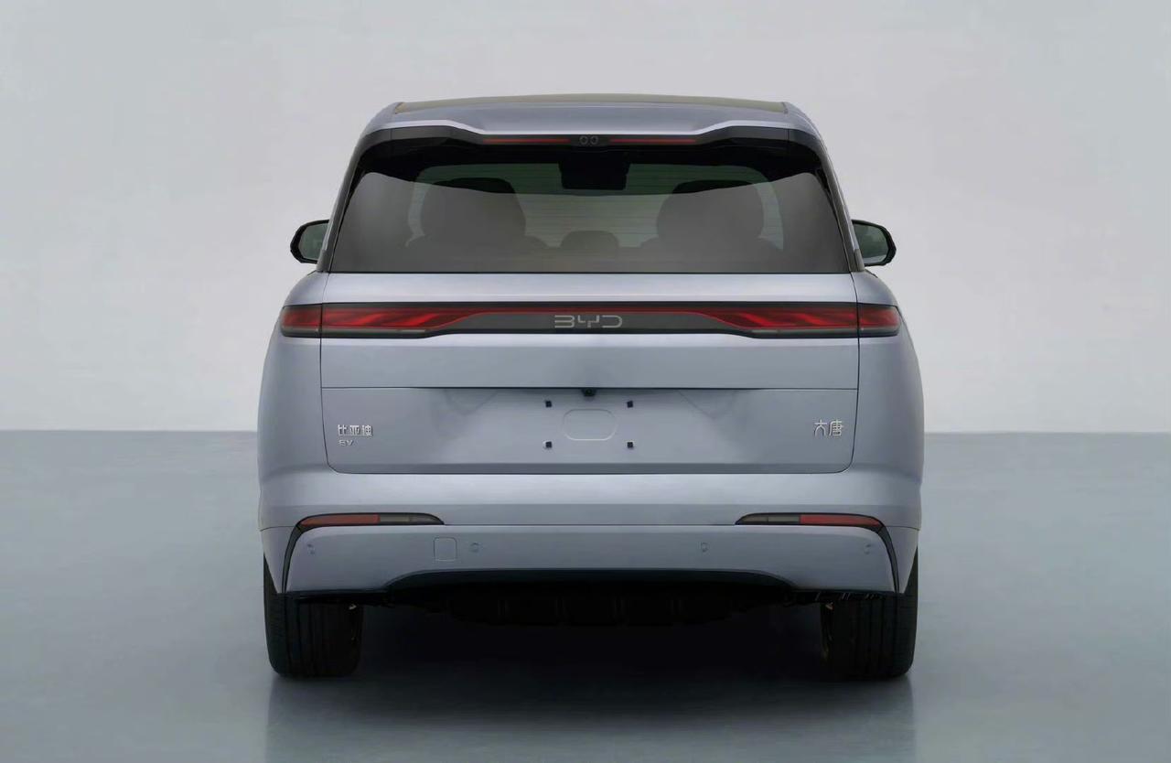 比亚迪大唐，标配兆瓦充电，整备质量2.64吨！大就是好，好就是大。比亚迪出这