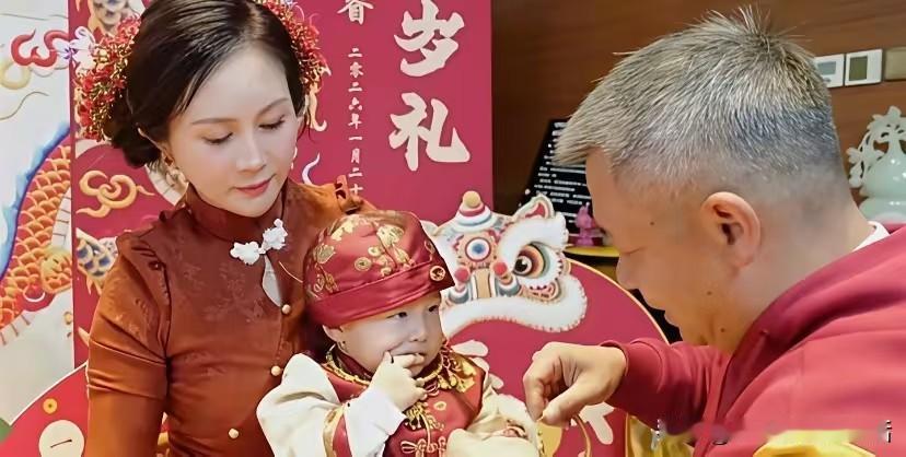 李大双的儿子周岁了，第三任妻子据说是瑜伽教练李大双的儿子李泓睿2025年1月