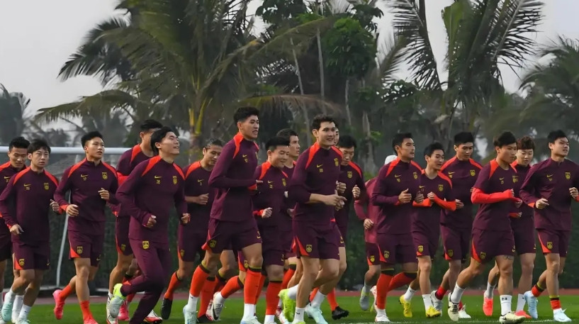 我办公室一老球迷说，国足11月份仍然没有集训，原计划对阵乌兹别克斯坦和沙特的热身