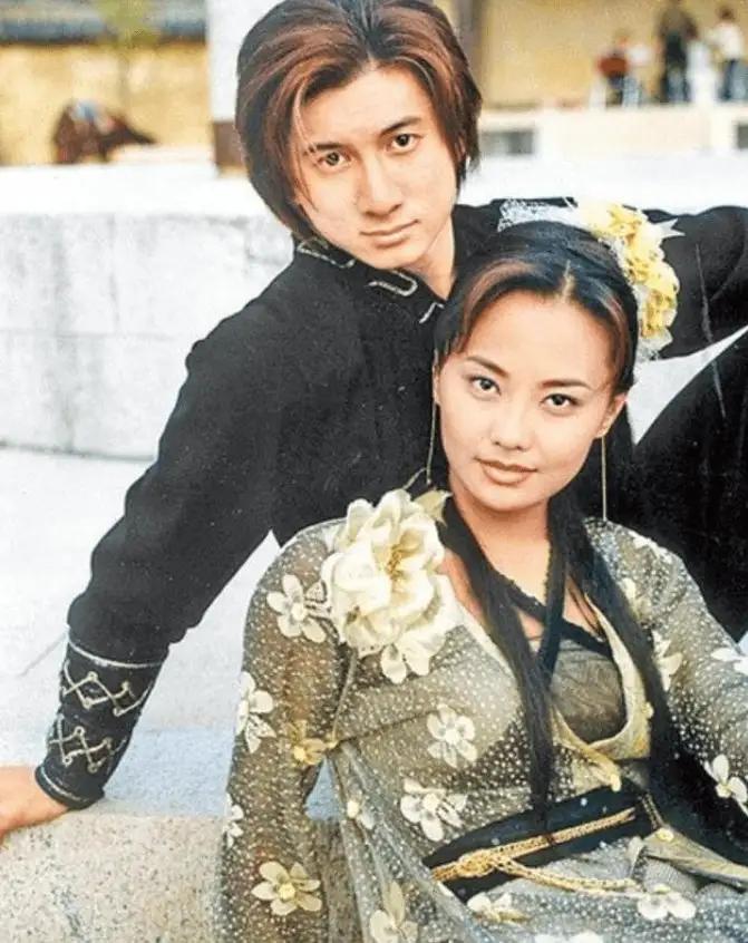 提起吴奇隆，有两个女人绕不开：一个是现任妻子刘诗诗，另一个便是前妻马雅舒。相