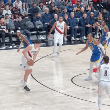 杨瀚森球商和适应能力真是顶级水平！刚刚参加了NBA三场季前赛，已经逐渐适应了比赛