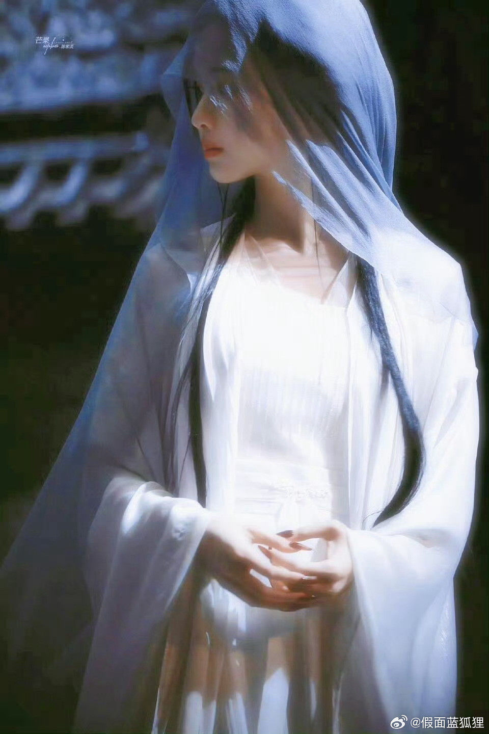 第一个观音塑陈都灵的是天才谁懂陈都灵这套观音造型！素衣缥缈眉眼清冷，妖与仙完美交