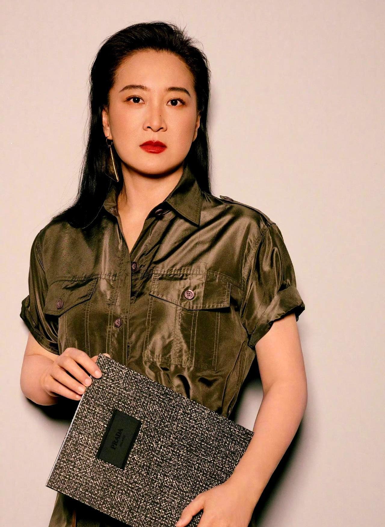 43岁，不聊瘦，只聊“好用”？最近一次谈话里，贾玲几乎没说“减肥”两个字。她