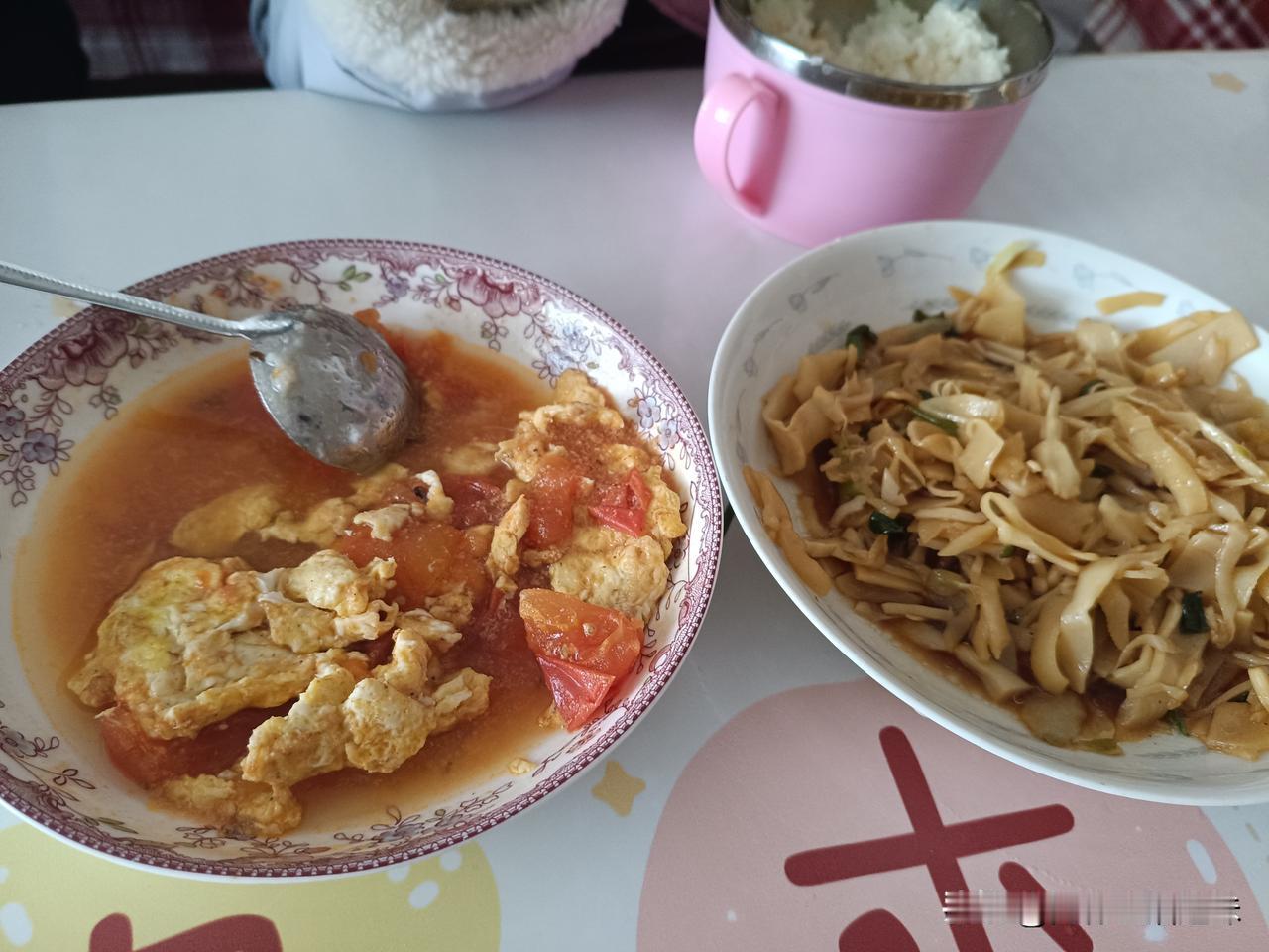 中午给孩子做好饭，20分钟时间一到，我立马把饭菜全部倒掉，并不是我不让孩子吃，只