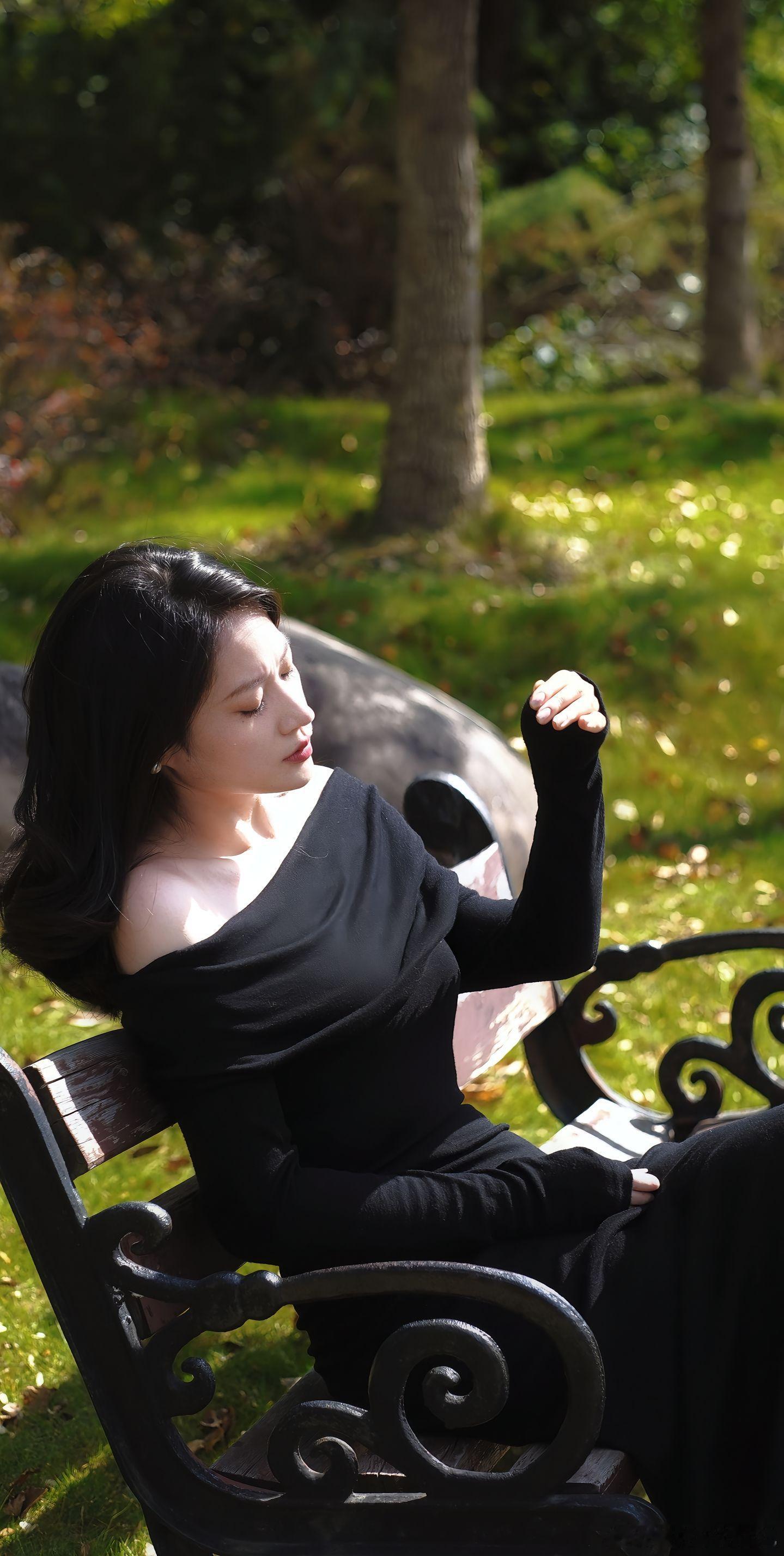 人像摄影午后美女绘梦长廊