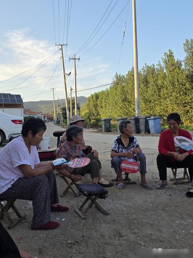 今天我第一次怼了一个老人，没留情面……回村住着，我向来谦和，叔叔大爷、婶子大娘，