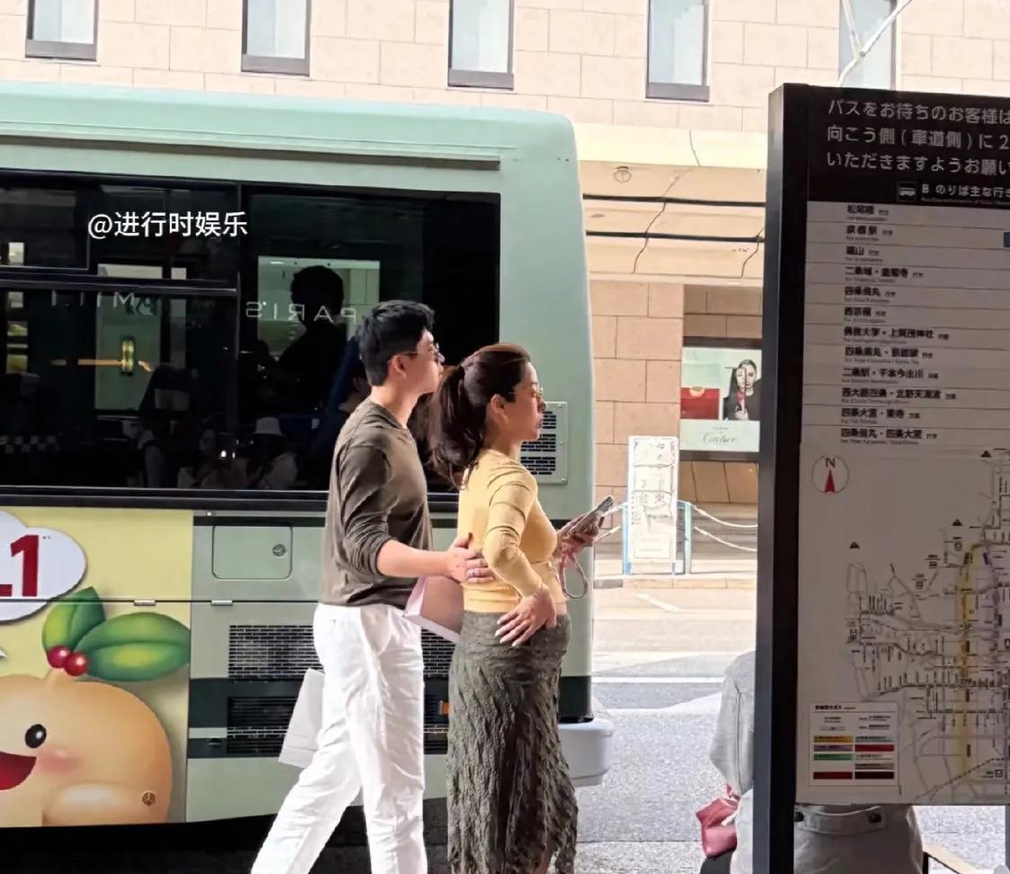 杨采钰与现任：从感情话题到人生新阶段的期待在娱乐圈情感话题层出不穷的当下，杨采