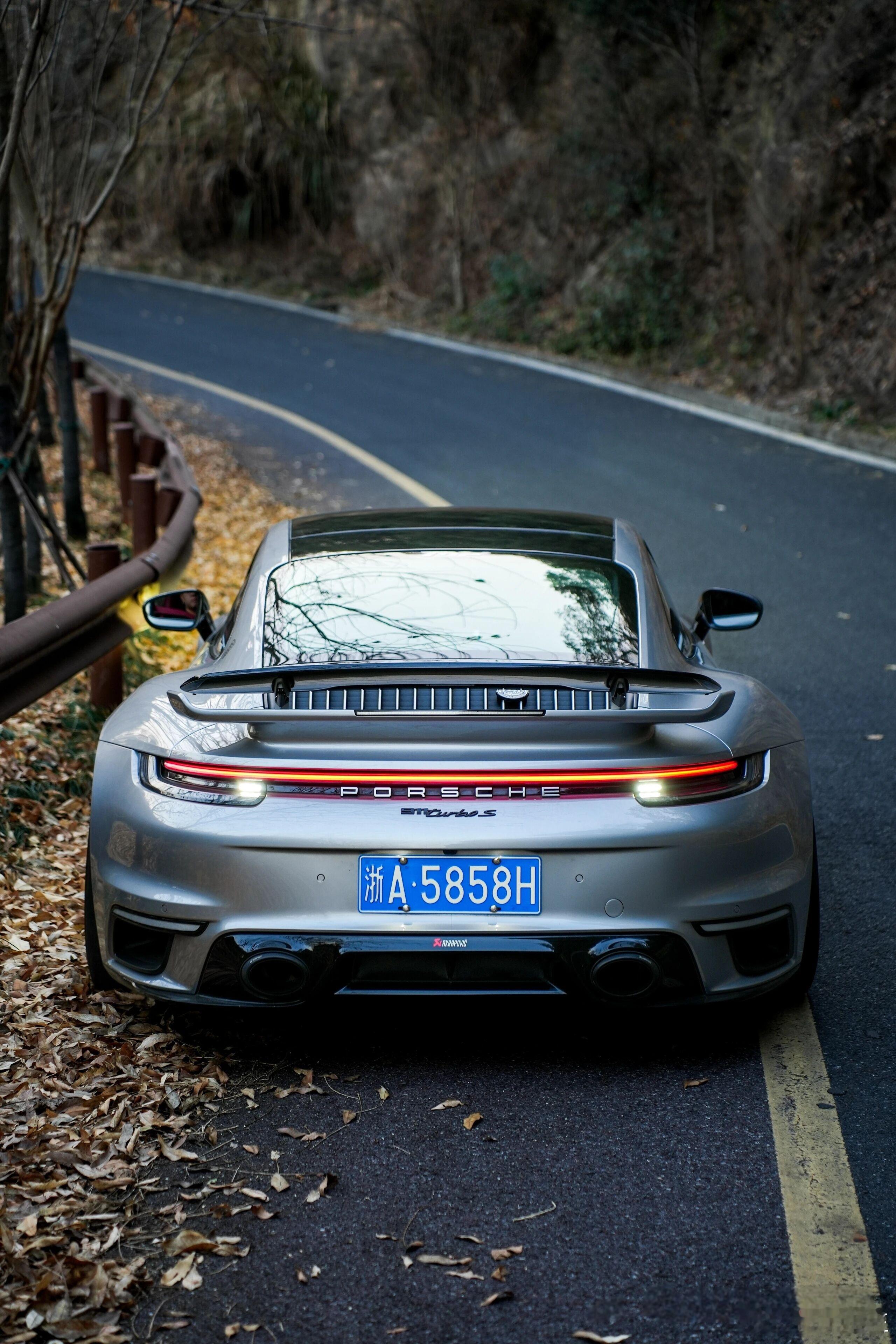 在山里追日落超级车主超级跑车保时捷