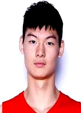 今晚打卡塔尔，郭士强硬生生把球权从后卫手里夺下来，直接砸向内线。合练满打满算才十天，他直接在战术板上