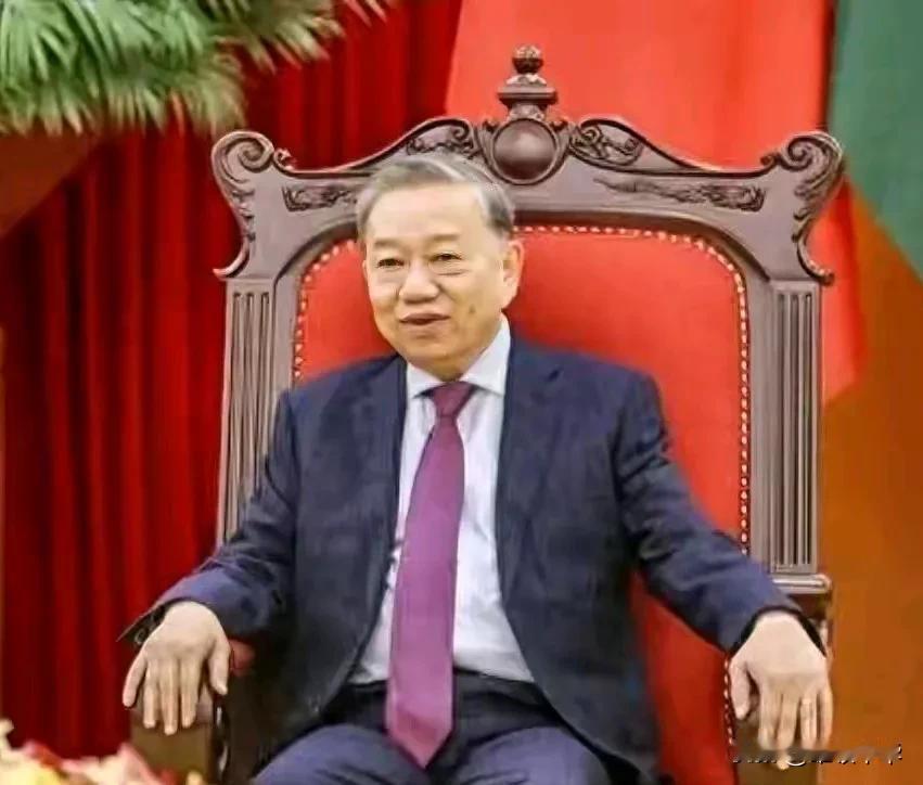 越南高层的“四驾马车”并进，到“一马当先，四马并驱”的政治格局，是强化了越共对越