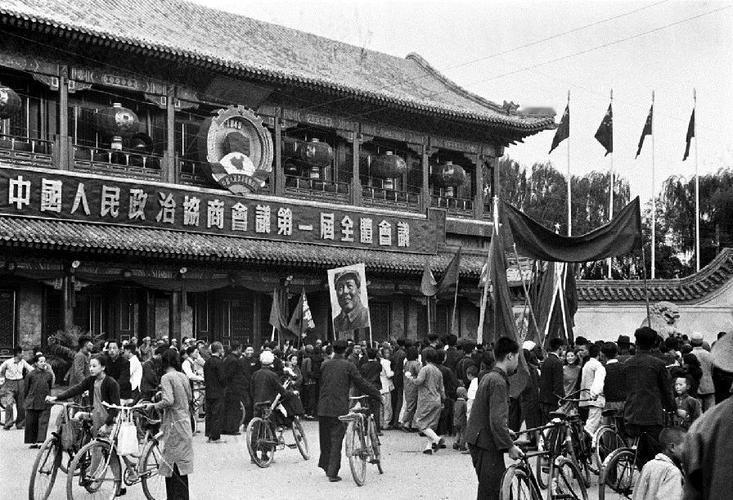 1949年，毛主席进驻中南海，对部下嘱咐：“我的住所不要摆花，上行下效，带坏风气