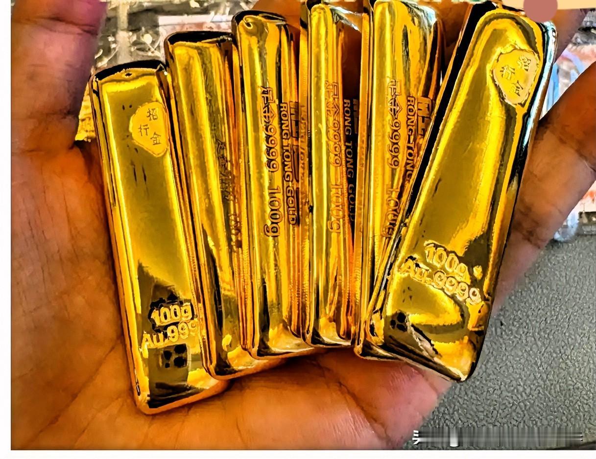 小舅在金行上班的透底儿，今天我去问问他要不带金镯子，他说金价现在已经很高了，急着