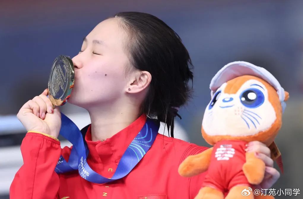 陈芋汐女子10米台夺冠19岁的陈芋汐回忆起过往的世锦赛经历，从光州、福冈、多哈