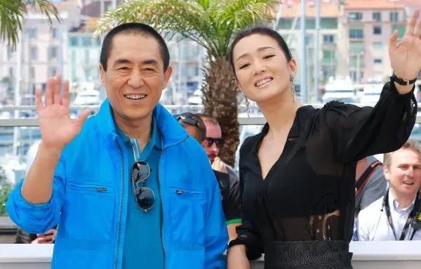 2025年，主持人问向太:“娱乐圈里哪对恋人最让你感到意难平？”向太说:“张艺谋