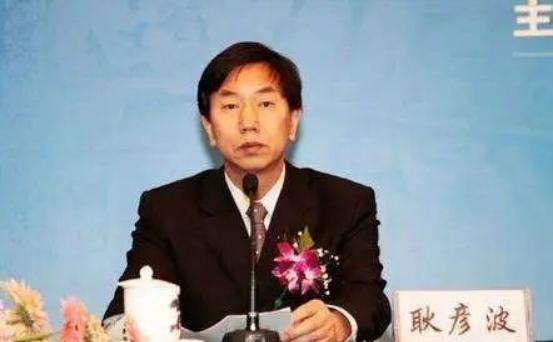 1995年，山西一小县长刚上任就斥资5000万修缮一处破院子，遭到当地人的反对，